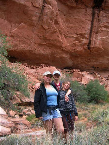 Shauna, Stormy and Sierra with Seven Kiva behind.