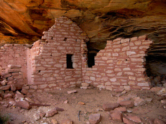 Fishmouth Cave Anasazi Ruins.