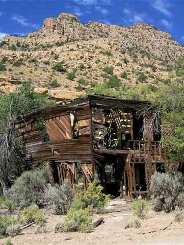 Old boarding house in Sego Canyon